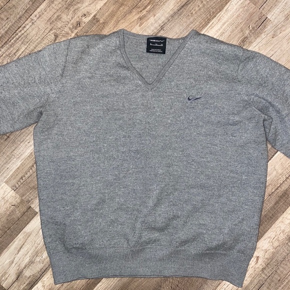Nike Tops - nike sweater